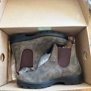 SOLD Elsewhere- Brand new Blundstone 585 Rustic Brown- women’s size 5AU /8US